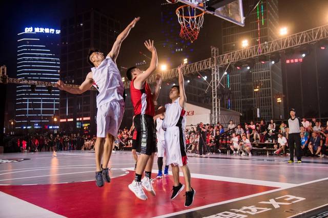 具侵略性的 具侵略性的